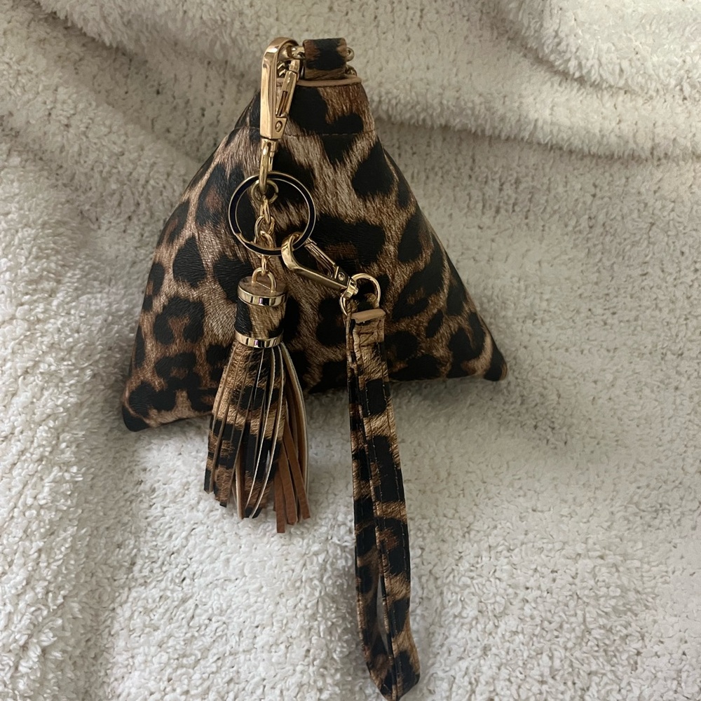 simply diva boutique pyramid cheetah wristlet - Picture 5 of 5